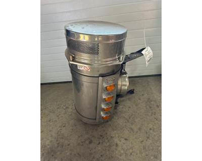 Western Star 4900FA Right Air Cleaner / Air Filter Housing for a Western Star Trucks 4900 FA
