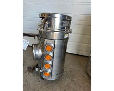 Western Star 4900FA Right Air Cleaner / Air Filter Housing for a Western Star Trucks 4900 FA
