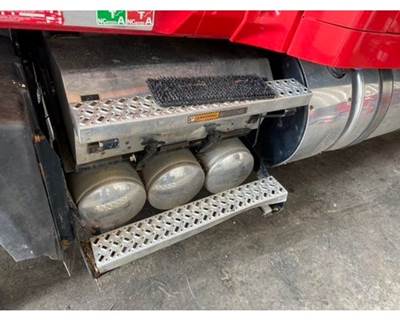 Mack Pinnacle CXU613 Air Tank for a Mack CXU613