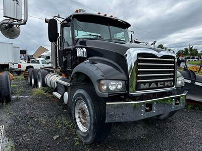 Mack Granite GU713 Front Axle Assembly for a Mack GU713