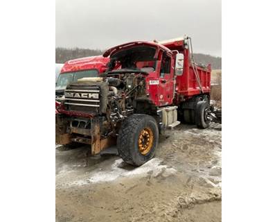 Mack Granite GU713 Front Axle Assembly for a Mack GU713