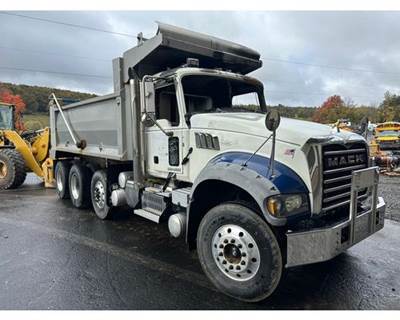 Mack Granite GU713 Front Axle Assembly for a Mack GU713