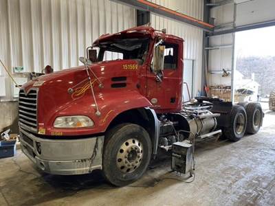 Mack Pinnacle CXU613 Front Axle Assembly for a Mack CXU613