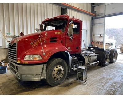 Mack Pinnacle CXU613 Front Axle Assembly for a Mack CXU613