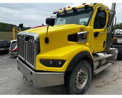 Western Star 49X Front Axle Assembly for a Western Star Trucks 49X