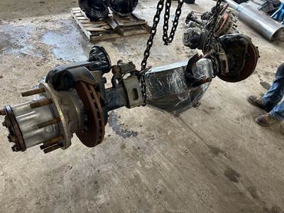 Spicer D46-170 Front Axle Housing for a Peterbilt 389