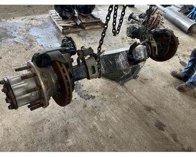 Spicer D46-170 Front Axle Housing for a Peterbilt 389
