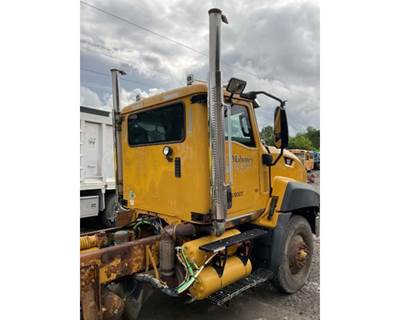Caterpillar CT660 Back Glass for a CAT CT660
