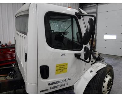 Freightliner M2 106 Back Glass