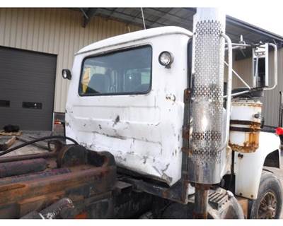 Mack RD690S Back Glass