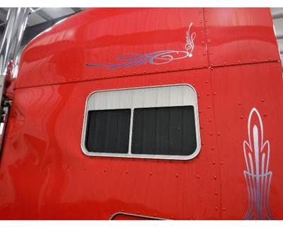 Peterbilt 389 Back Glass