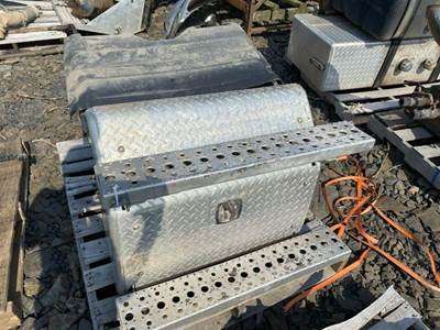 Freightliner Cascadia Battery Box for a Freightliner CASCADIA 125