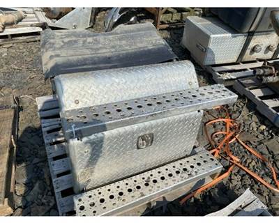 Freightliner Cascadia Battery Box for a Freightliner CASCADIA 125