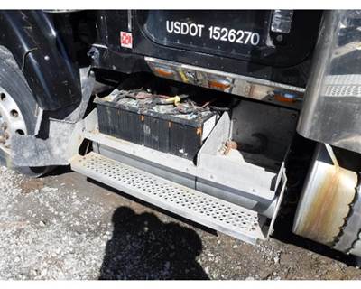 International 9900i Battery Box