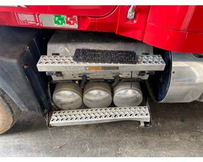 Mack Pinnacle CXU613 Battery Box for a Mack CXU613