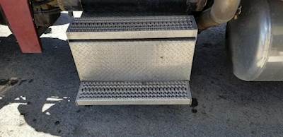 Peterbilt 379 Battery Box