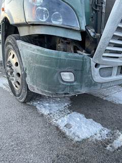 Freightliner Cascadia Right Front Bumper for a Freightliner CASCADIA 125