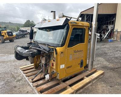 Caterpillar CT660 Cab Assembly for a CAT CT660