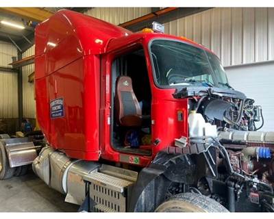Mack Pinnacle CXU613 Cab Assembly for a Mack CXU613