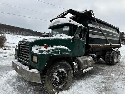 Mack RD688S Cab Assembly