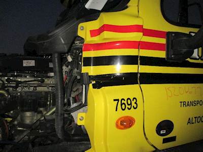 Freightliner Cascadia Cowl