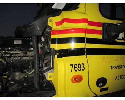 Freightliner Cascadia Cowl