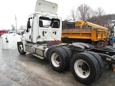 Rockwell MT-40-14X Cutoff for a Freightliner CASCADIA 125