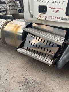 Mack Pinnacle CHU613 DPF Assembly for a Mack CXU613