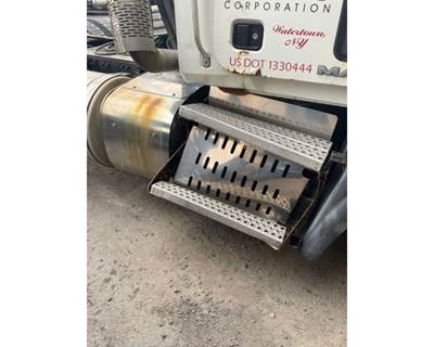 Mack Pinnacle CHU613 DPF Assembly for a Mack CXU613