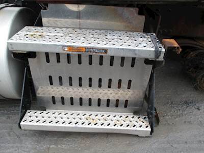 Mack Pinnacle CXU613 DPF Assembly for a Mack CXU613