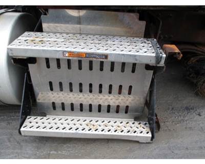 Mack Pinnacle CXU613 DPF Assembly for a Mack CXU613