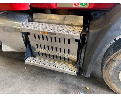 Mack Pinnacle CXU613 DPF Assembly for a Mack CXU613
