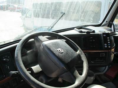 Volvo VNL Dashboard Assembly