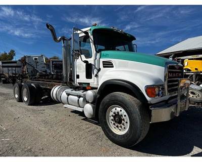 Mack CL713 Day Cab Truck