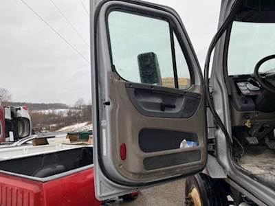 Freightliner Cascadia 125 Left Front Door Assembly