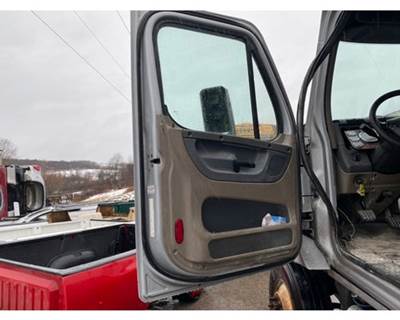 Freightliner Cascadia 125 Left Front Door Assembly