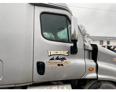 Freightliner Cascadia 125 Right Front Door Assembly