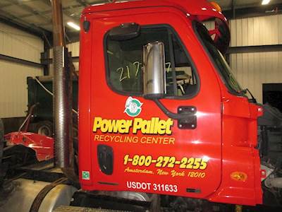 Freightliner Cascadia Right Front Door Assembly