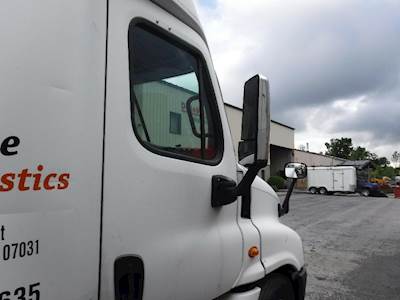 Freightliner Cascadia Right Front Door Assembly