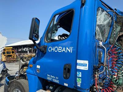 Freightliner Cascadia Left Front Door Assembly for a Freightliner CASCADIA 125