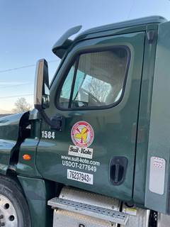 Freightliner Left Front Door Assembly for a Freightliner CASCADIA 125