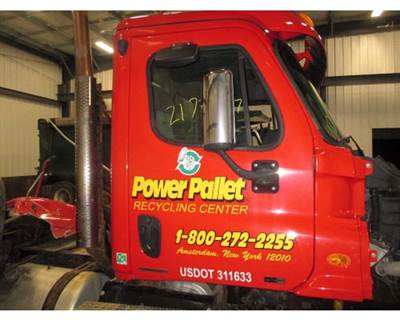 Freightliner Cascadia Right Front Door Assembly
