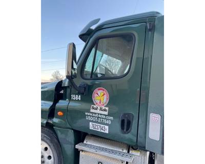 Freightliner Cascadia Left Front Door Assembly for a Freightliner CASCADIA 125