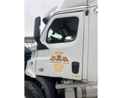 Freightliner Cascadia Left Front Door Assembly for a Freightliner CASCADIA 116