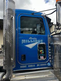 Peterbilt 389 Right Front Door Assembly