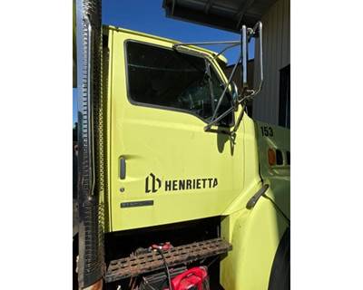 Sterling L9500 Right Front Door Assembly for a Sterling L9500 SERIES