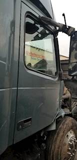Volvo VNL Right Front Door Assembly