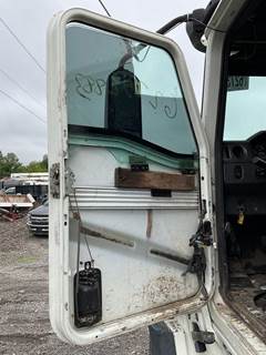 Caterpillar CT660 Left Front Door Glass for a CAT CT660