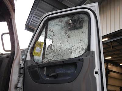 Freightliner Cascadia Right Front Door Glass for a Freightliner CASCADIA 125