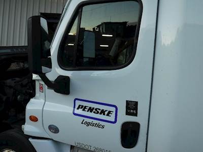 Freightliner Cascadia Left Front Door Glass for a Freightliner CASCADIA 125